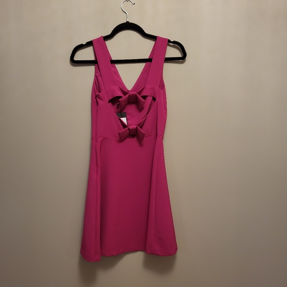 Cute bowtie back dress - Picture 2 of 2